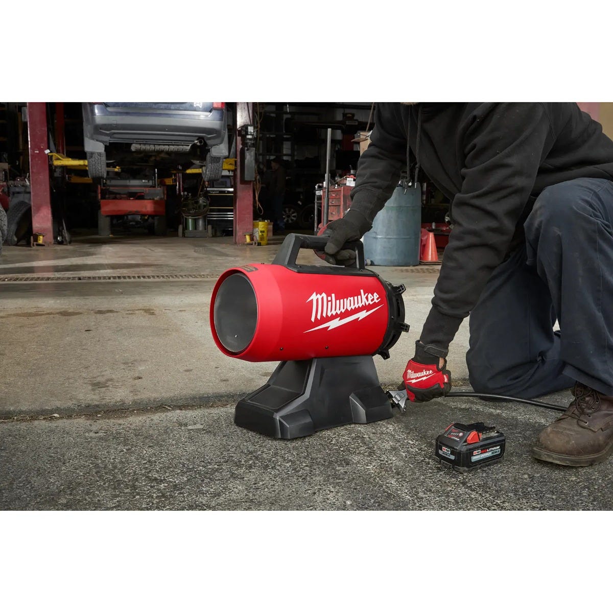 Milwaukee 0801-20 M18 70,000 BTU BTU Forced Air Propane Heater, Tool Only