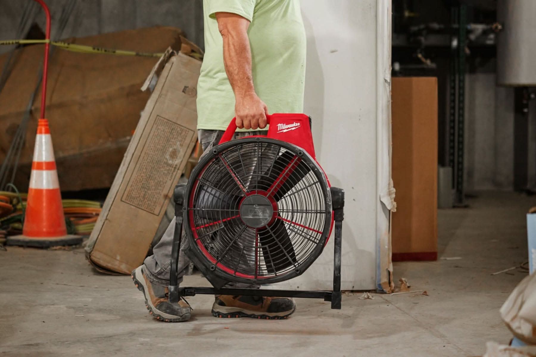 Milwaukee 0821-20 Cordless / Corded M18 Brushless 18-in. Fan With