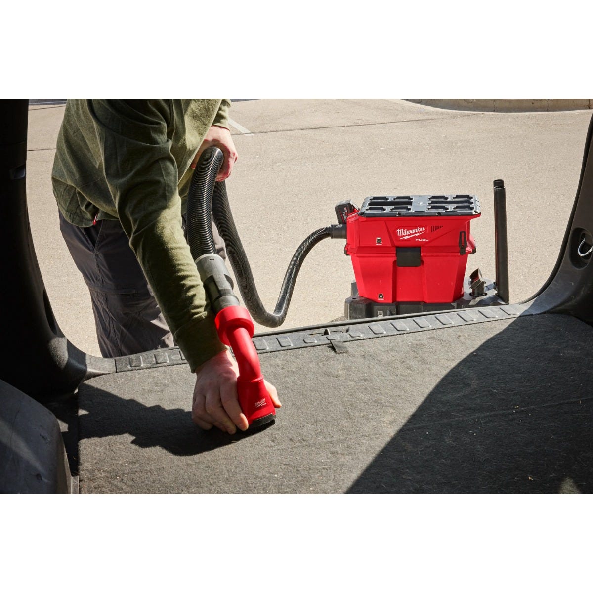 Milwaukee 0915-20 M18 FUEL NEXUS 6 Gallon Wet/Dry Vacuum w/ PACKOUT Compatibility