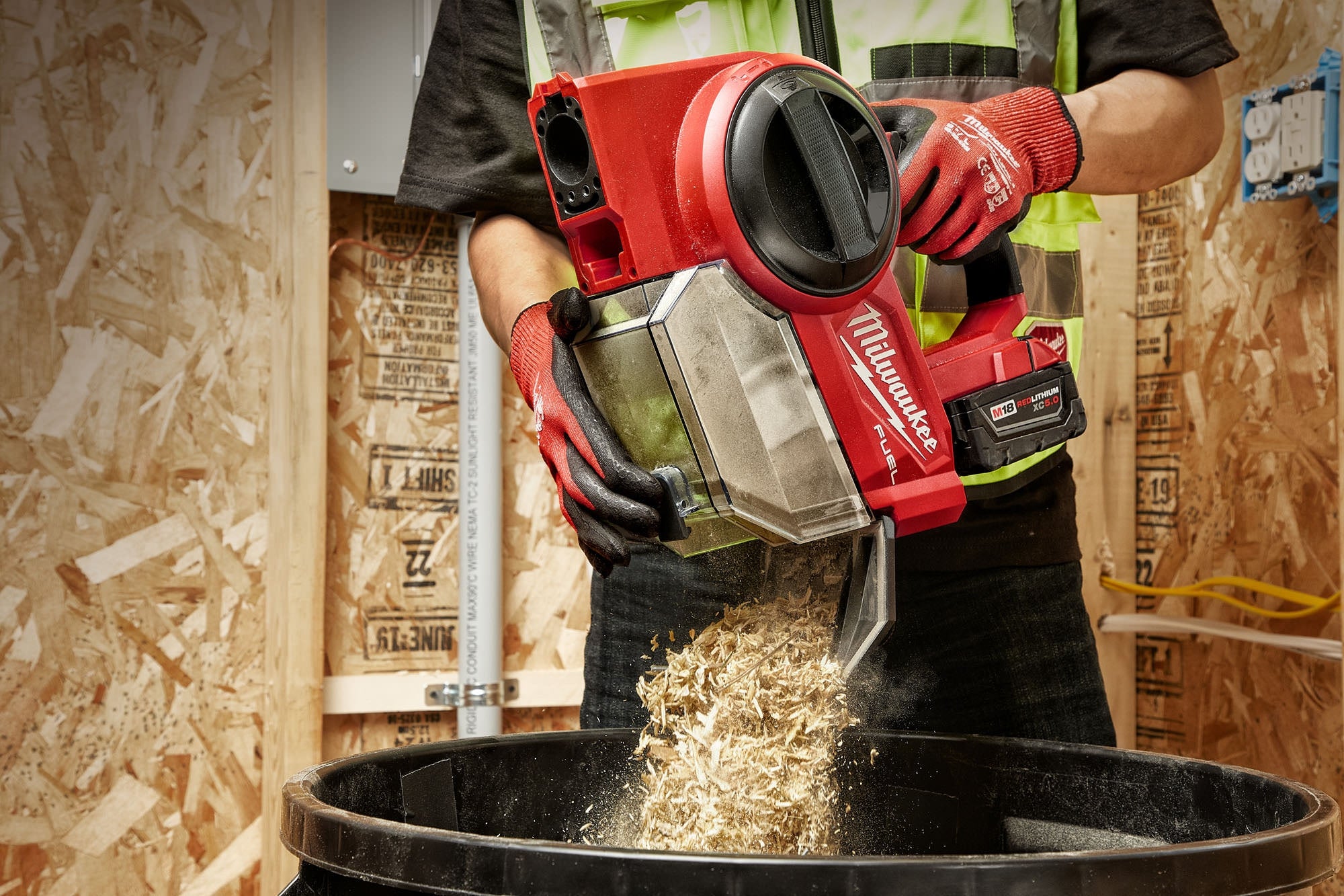 Milwaukee 0940-20-48-11-1820 M18 FUEL Compact Vacuum with 2.0Ah Compact Battery Pack