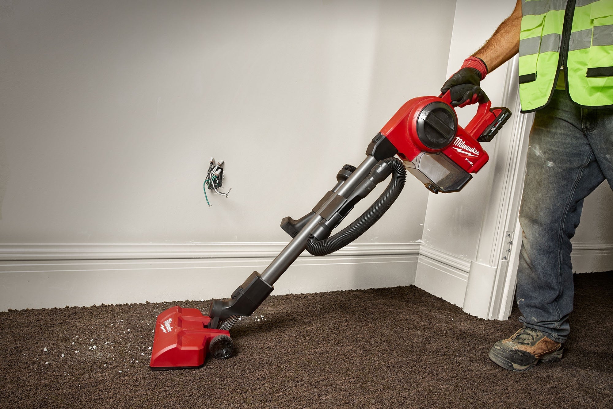 Milwaukee 0940-20-48-11-1820 M18 FUEL Compact Vacuum with 2.0Ah Compact Battery Pack