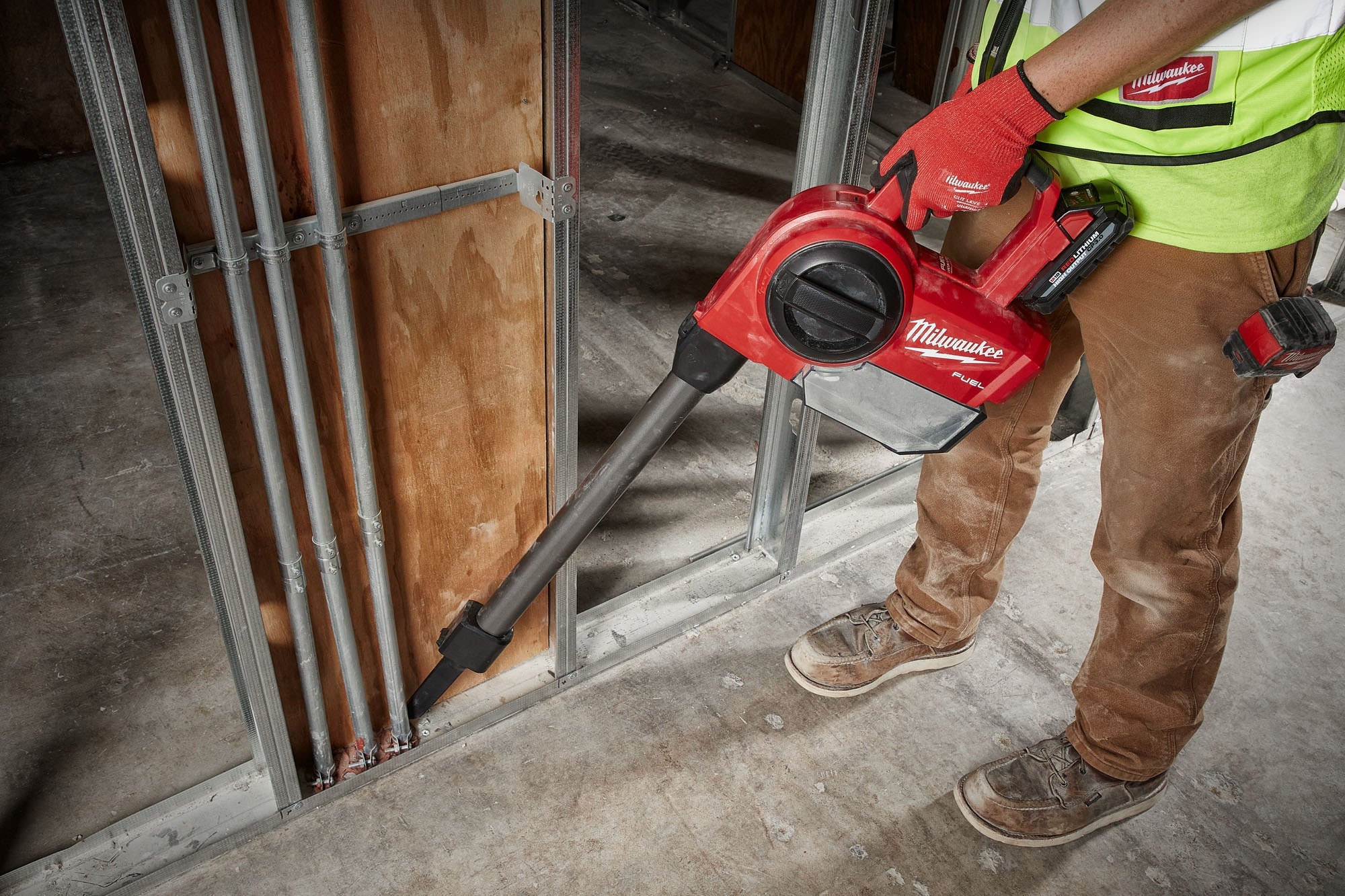 Milwaukee 0940-20-48-11-1820 M18 FUEL Compact Vacuum with 2.0Ah Compact Battery Pack