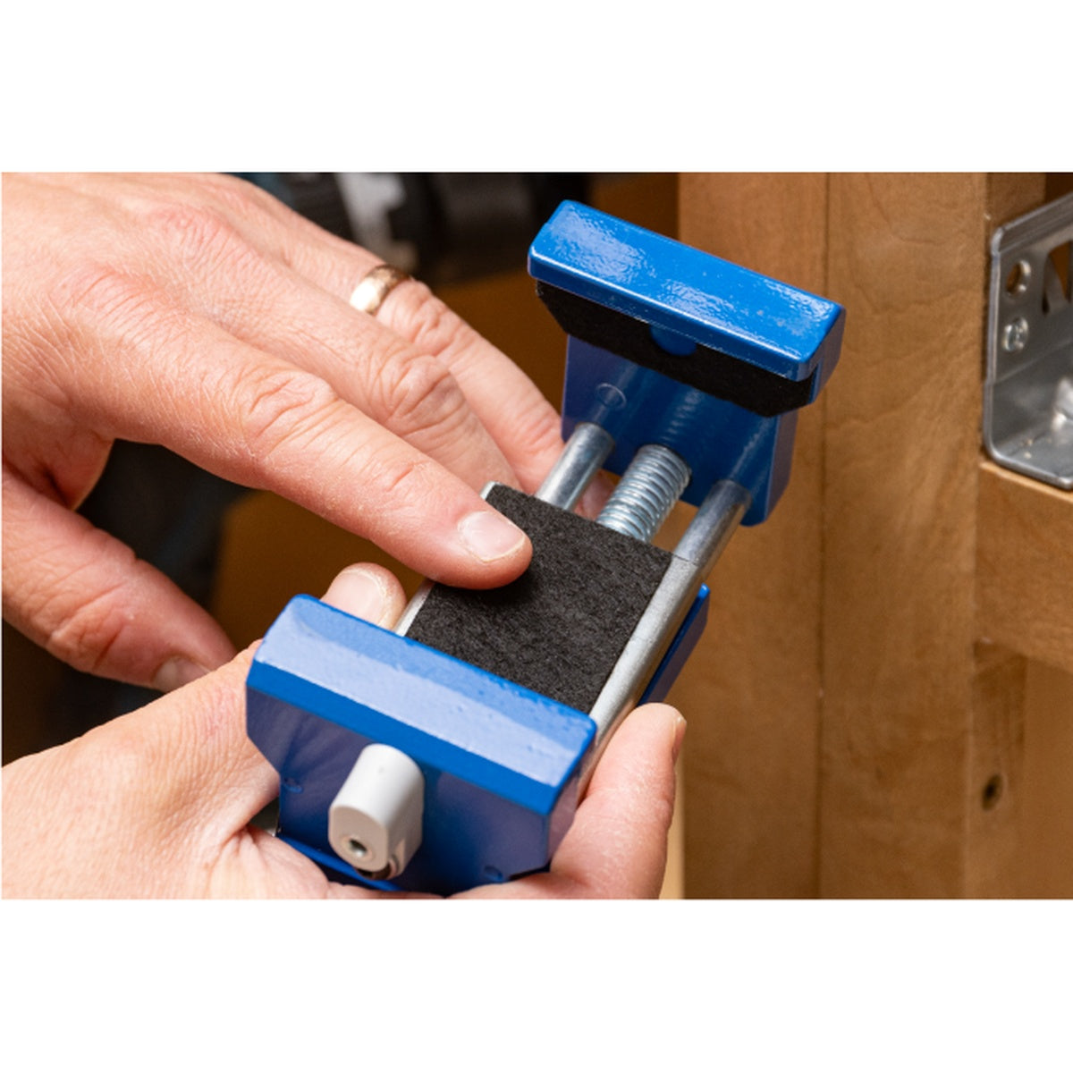 Kreg Tool 2-Pack Cabinet Face Frame Clamp for Face Frame Cabinet Installation (KCS-FFC2)