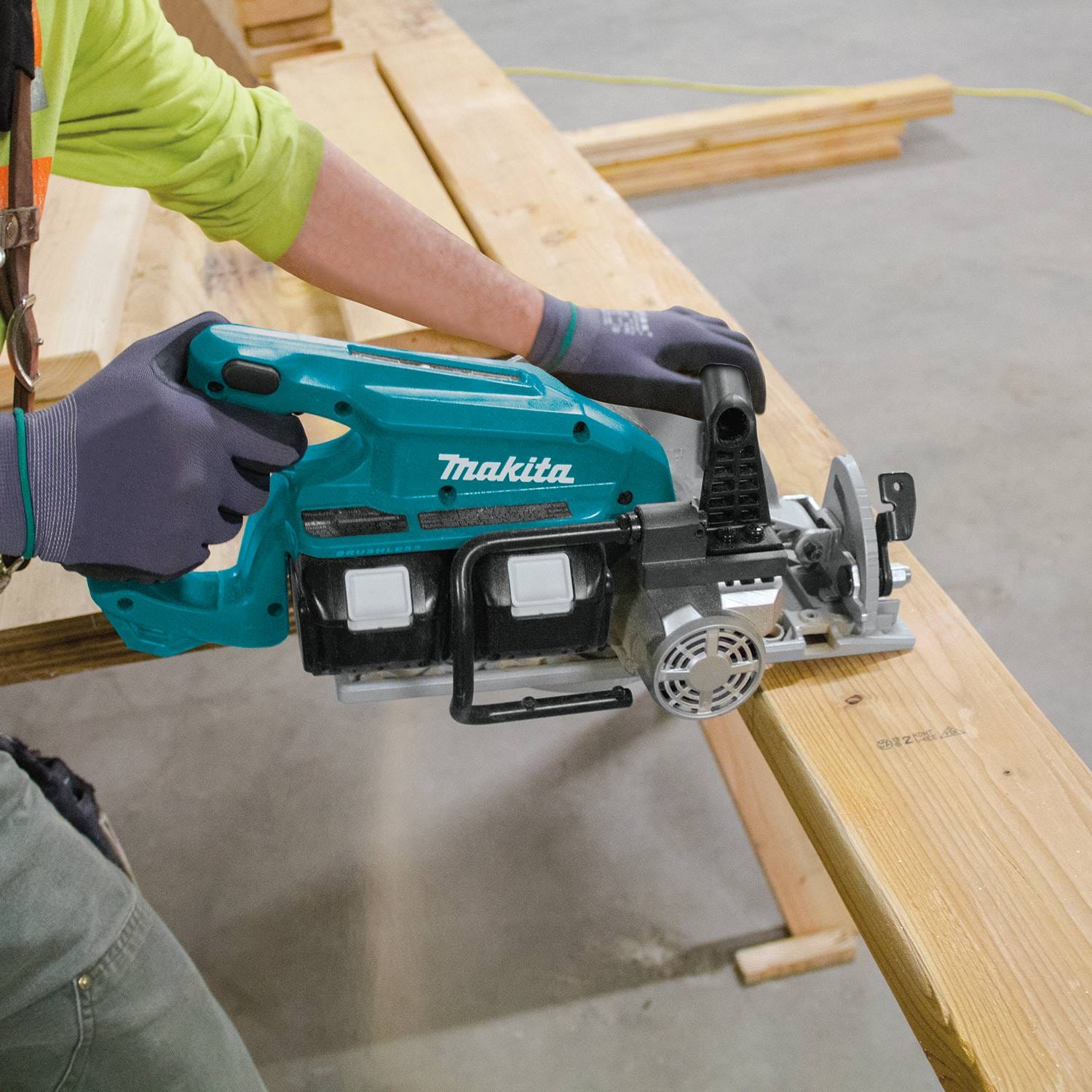Makita XSR01PT 18V LXT X2 (36V) Brushless 7-1/4-Inch Rear Handle Circular Saw 5.0Ah Kit