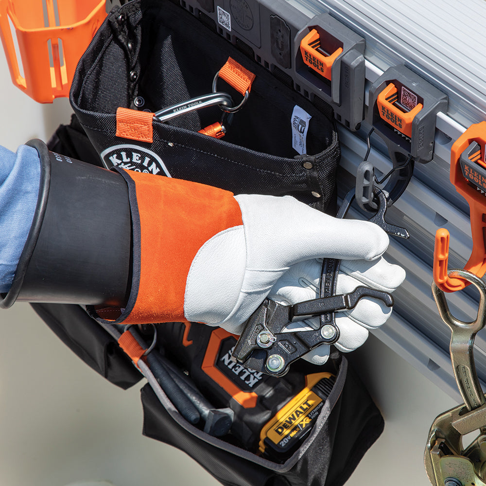Klein 16455 service grip on a utility line