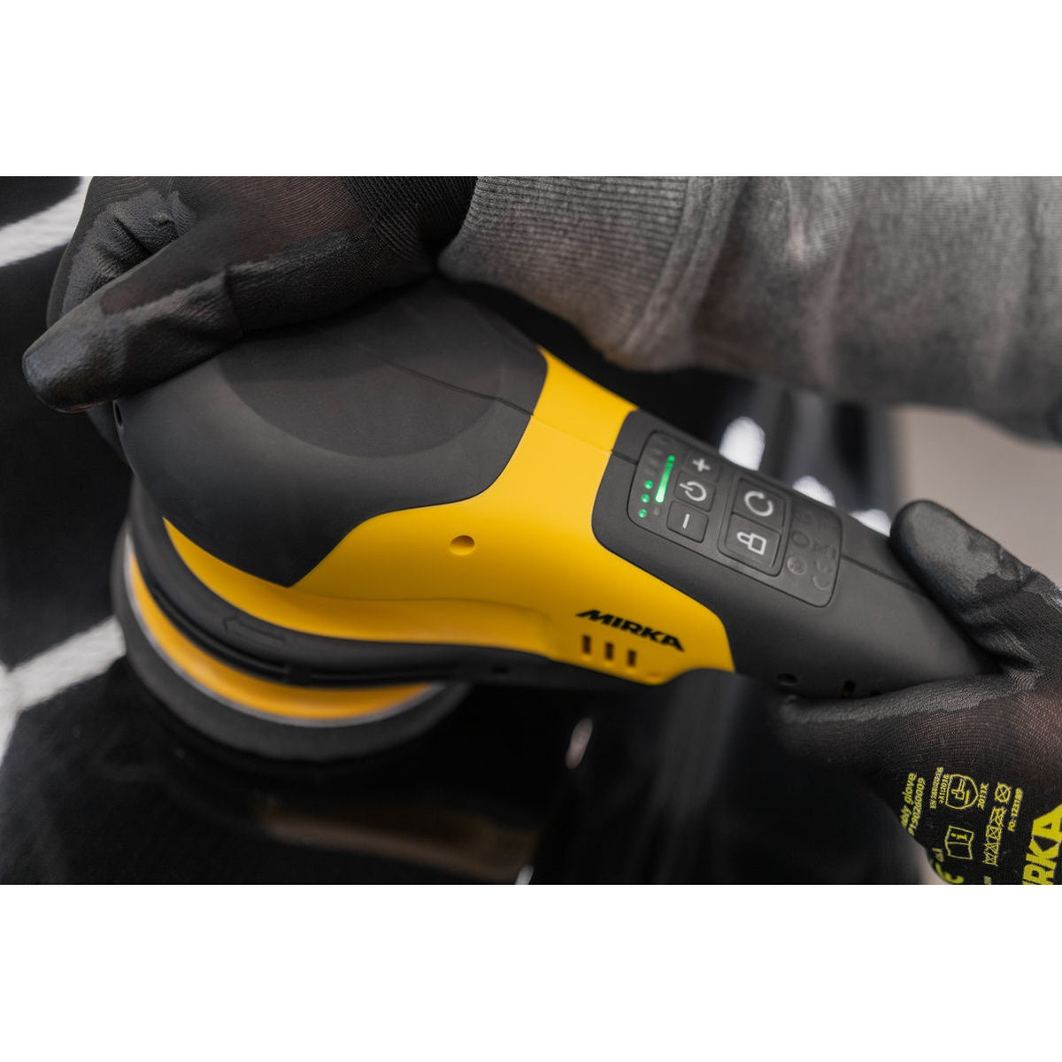 Mirka POLAROS RP 600X rotary polisher in use on automotive paint