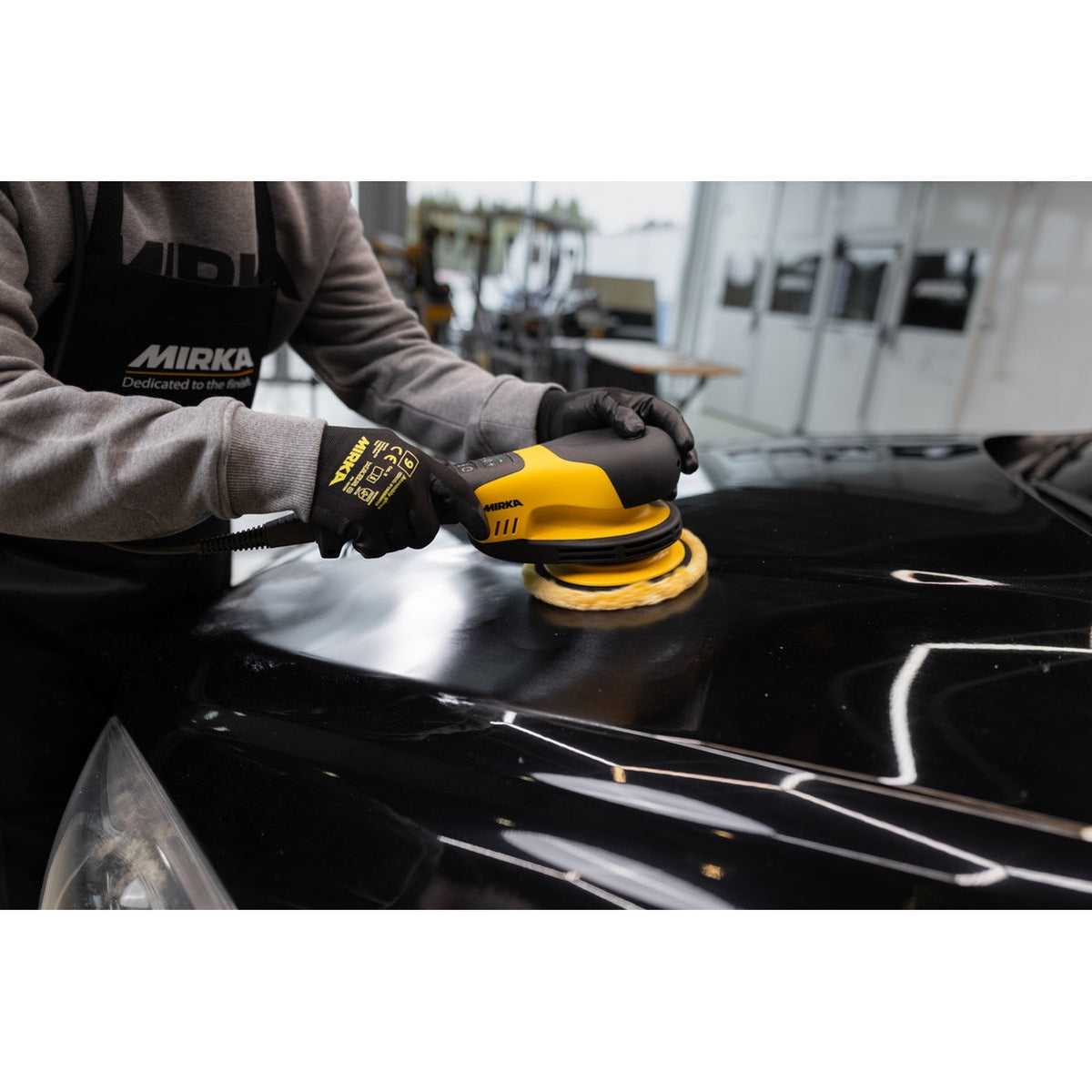 Mirka POLAROS RP 600X 6-in. polisher detailing a vehicle surface