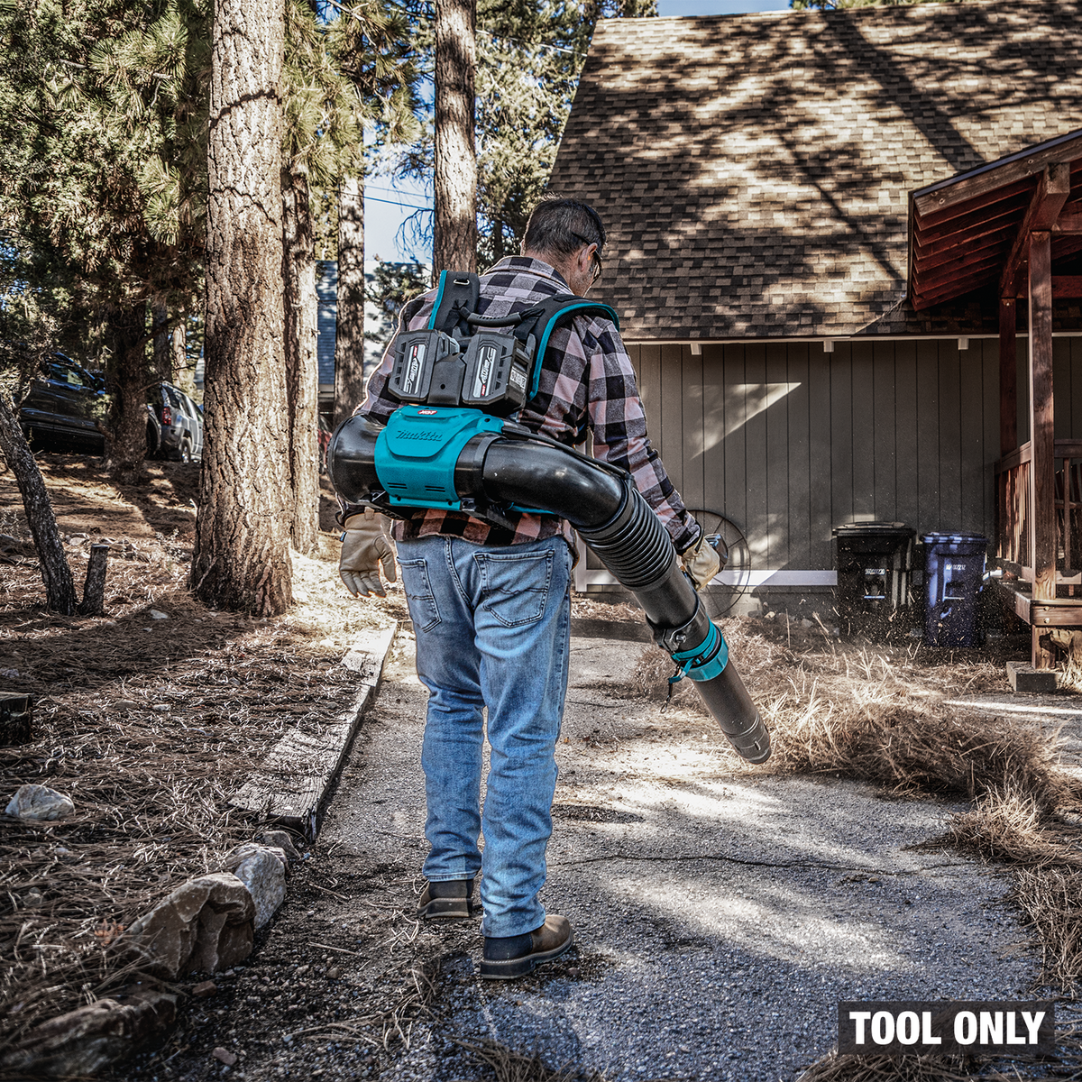Makita 40V max XGT Brushless Backpack Blower (GBU04Z) - in use on the job 6