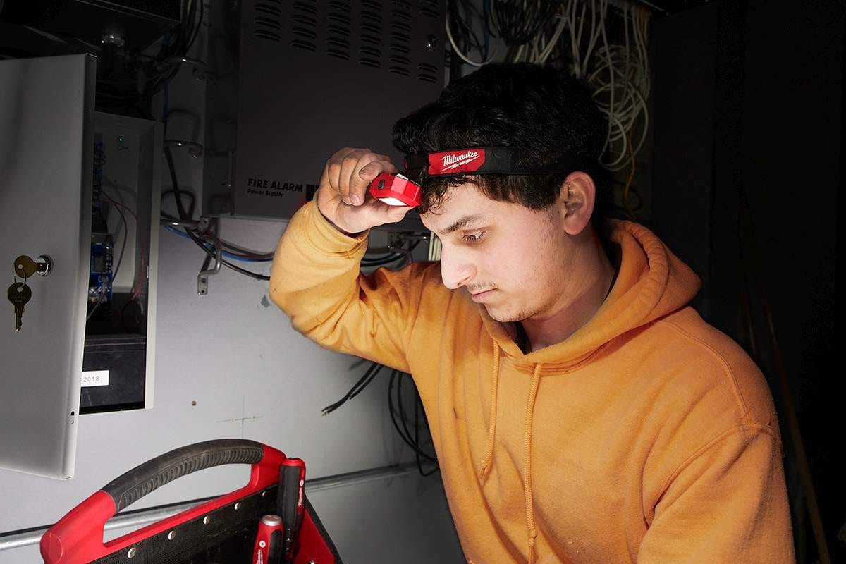 Milwaukee 2103 Alkaline Flood Headlamp