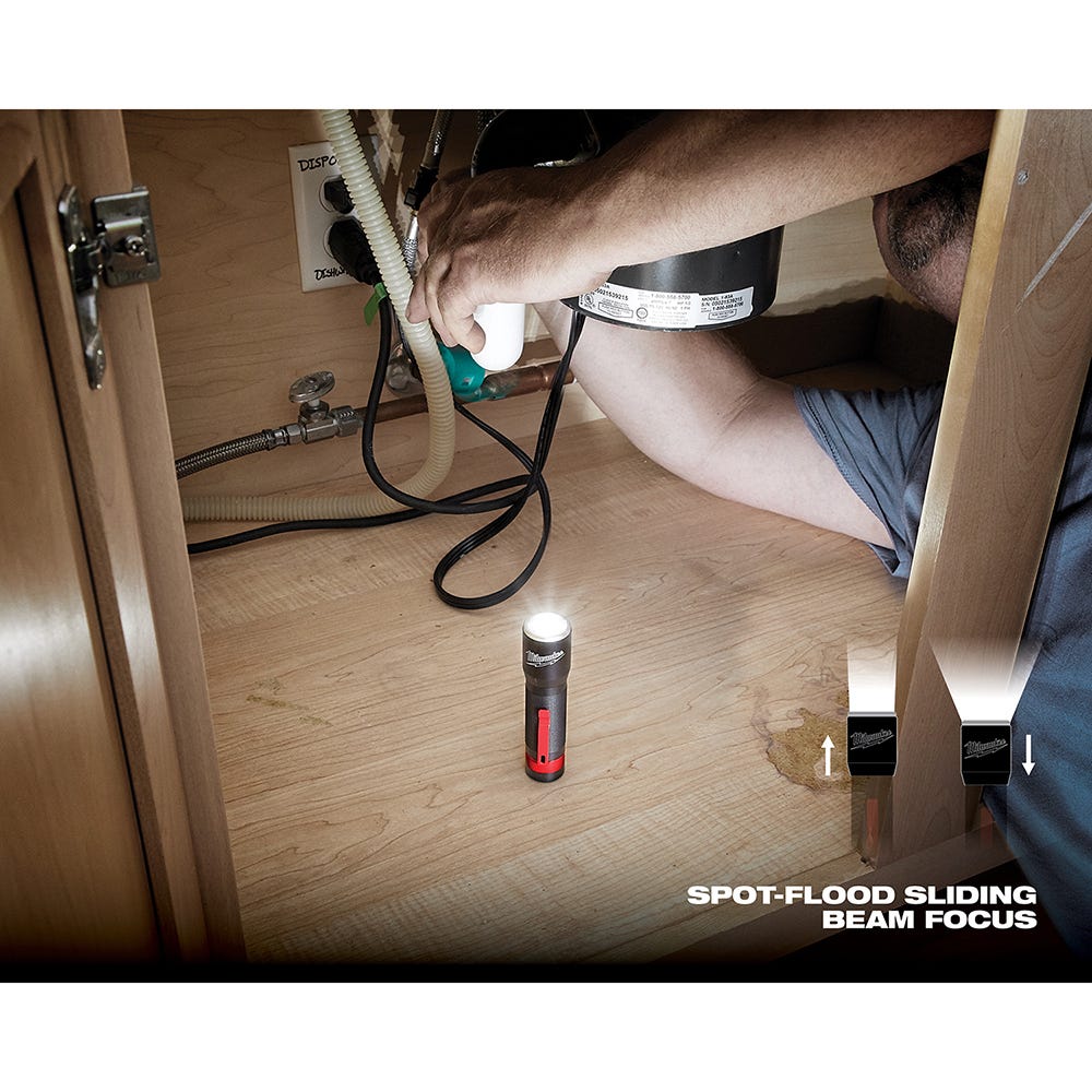 Milwaukee 2107 325-Lumen Focusing Flashlight