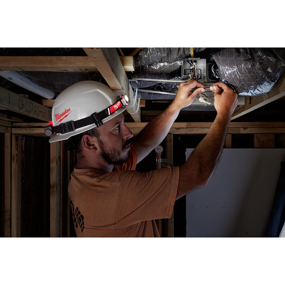 Milwaukee 2115-21 USB Rechargeable Low-Profile 600-Lumen Headlamp