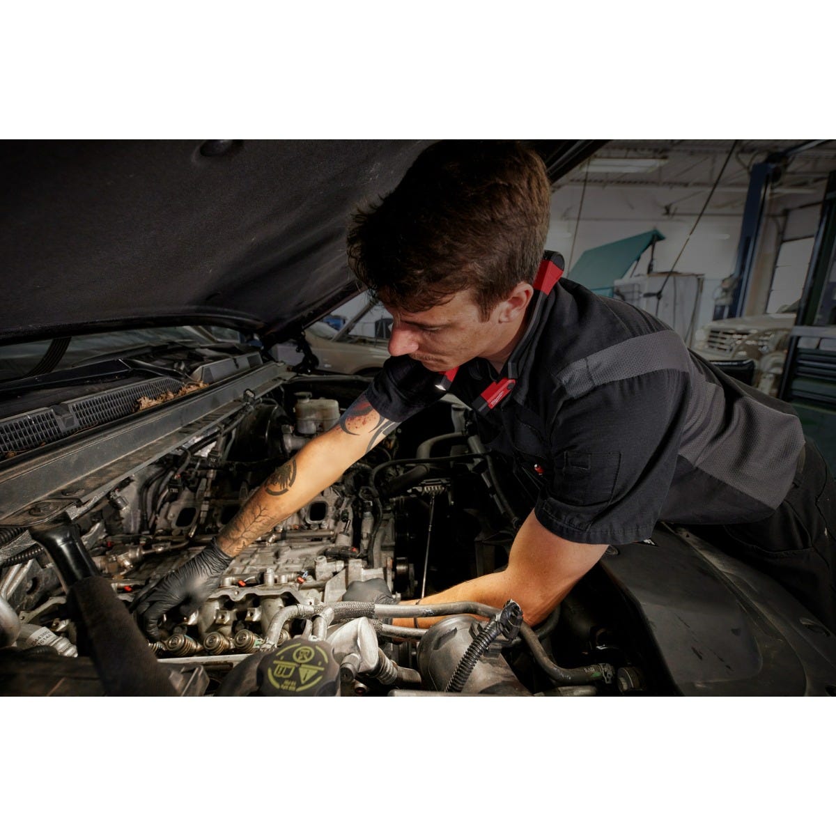 Milwaukee REDLITHIUM USB 400-Lumen Neck Light with REDLITHIUM USB 3.0AH Battery