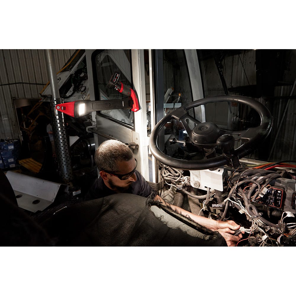Milwaukee M12 Underbody 1,200-Lumen Articulating Light with CP2.0/XC4.0 Starter Pack