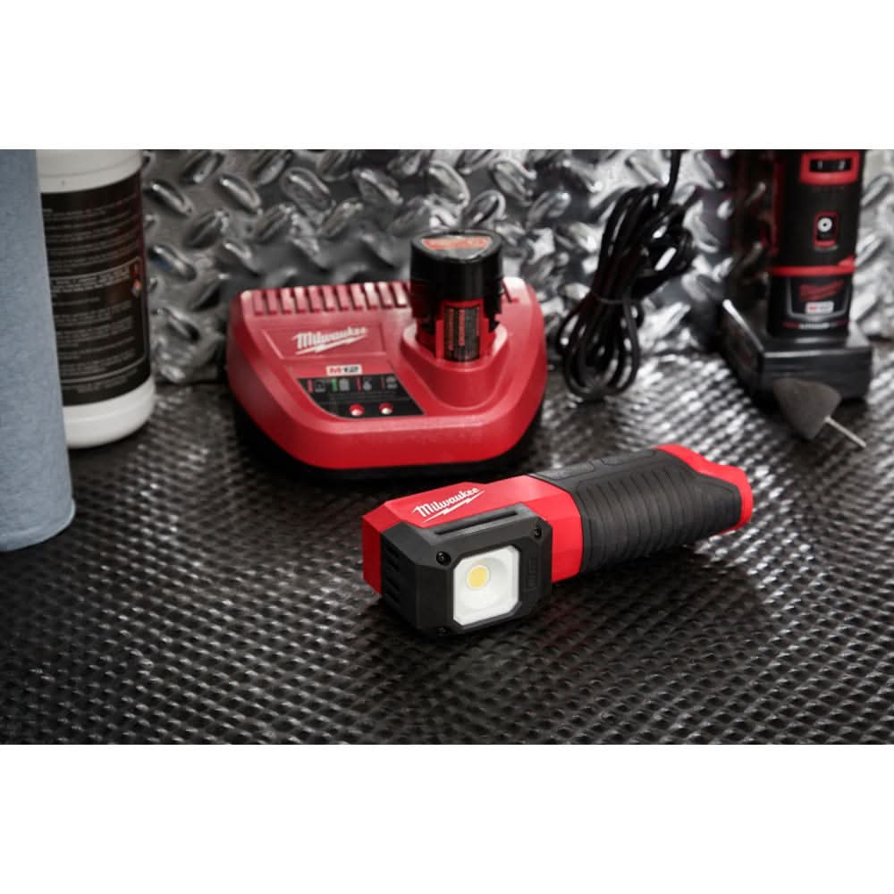 milwaukee flashlight 1000 lumens 2161-21-48-59-2013 1100 LED USB Rechargeable Twist Focus with REDLITHIUM USB Charger and Portable Power Source Kit This light delivers 1 Milwaukee 2359-20 M18 ROVER Compact