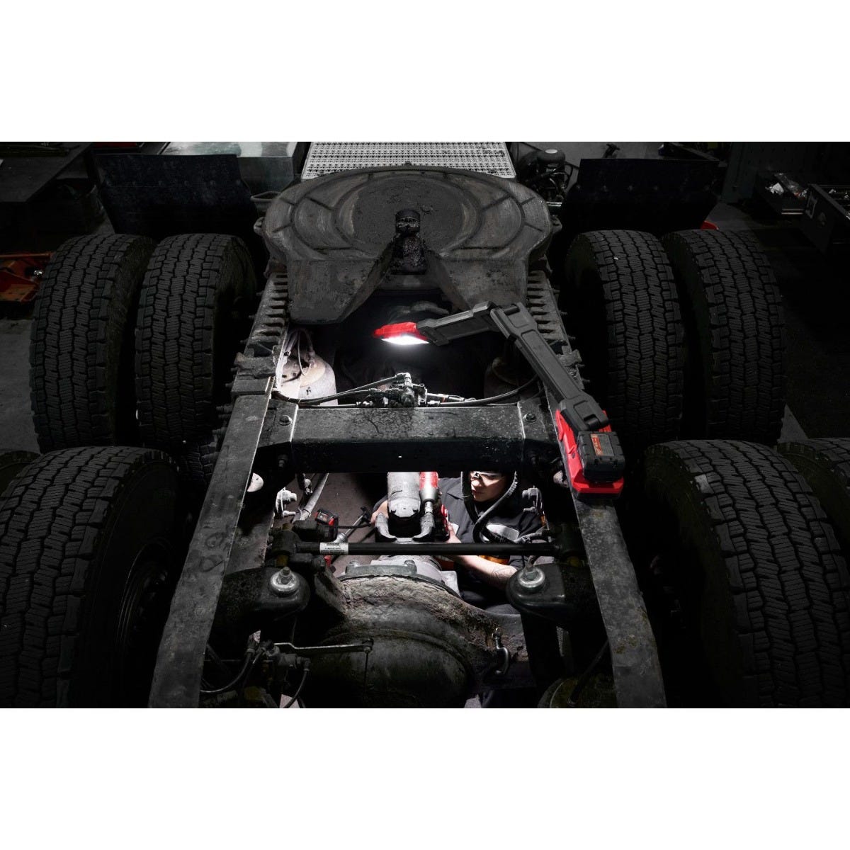 Milwaukee 2129-20 M18 Magnetic Extendable Articulating 2,500-Lumen Boom Light, Tool Only