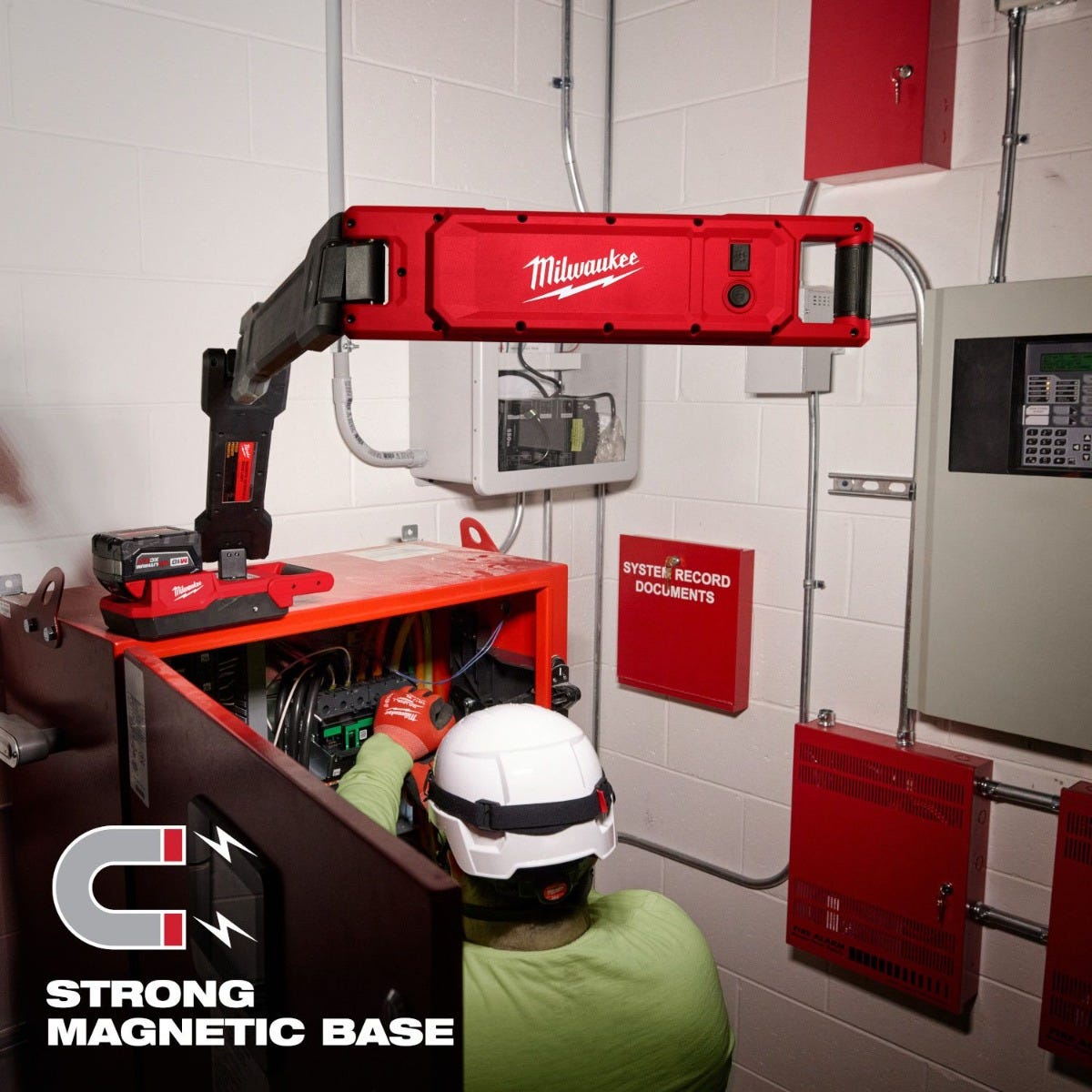 Milwaukee 2129-20 M18 Magnetic Extendable Articulating 2,500-Lumen Boom Light, Tool Only