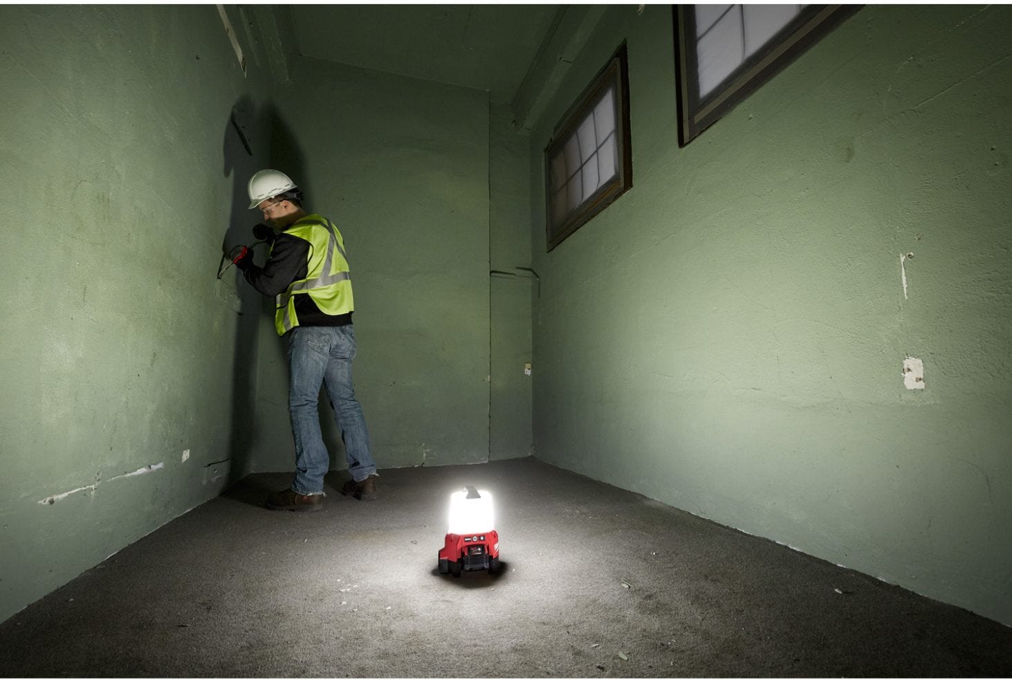 Milwaukee 2144-20 M18 RADIUS Compact 2,200-Lumen Site Light w/ Flood Mode, Tool Only (PROMO)