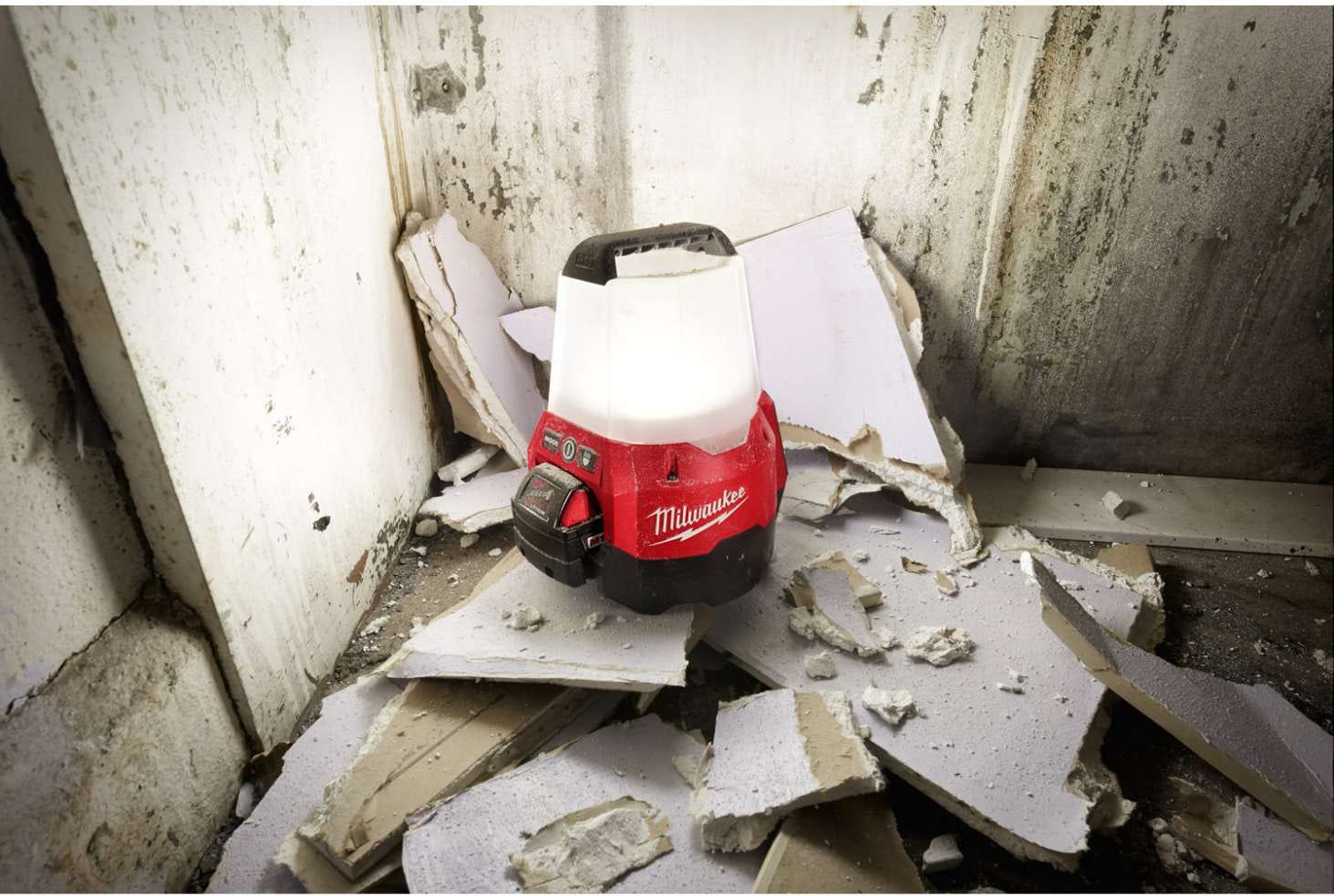 Milwaukee 2144-20 M18 RADIUS Compact 2,200-Lumen Site Light w/ Flood Mode, Tool Only (PROMO)