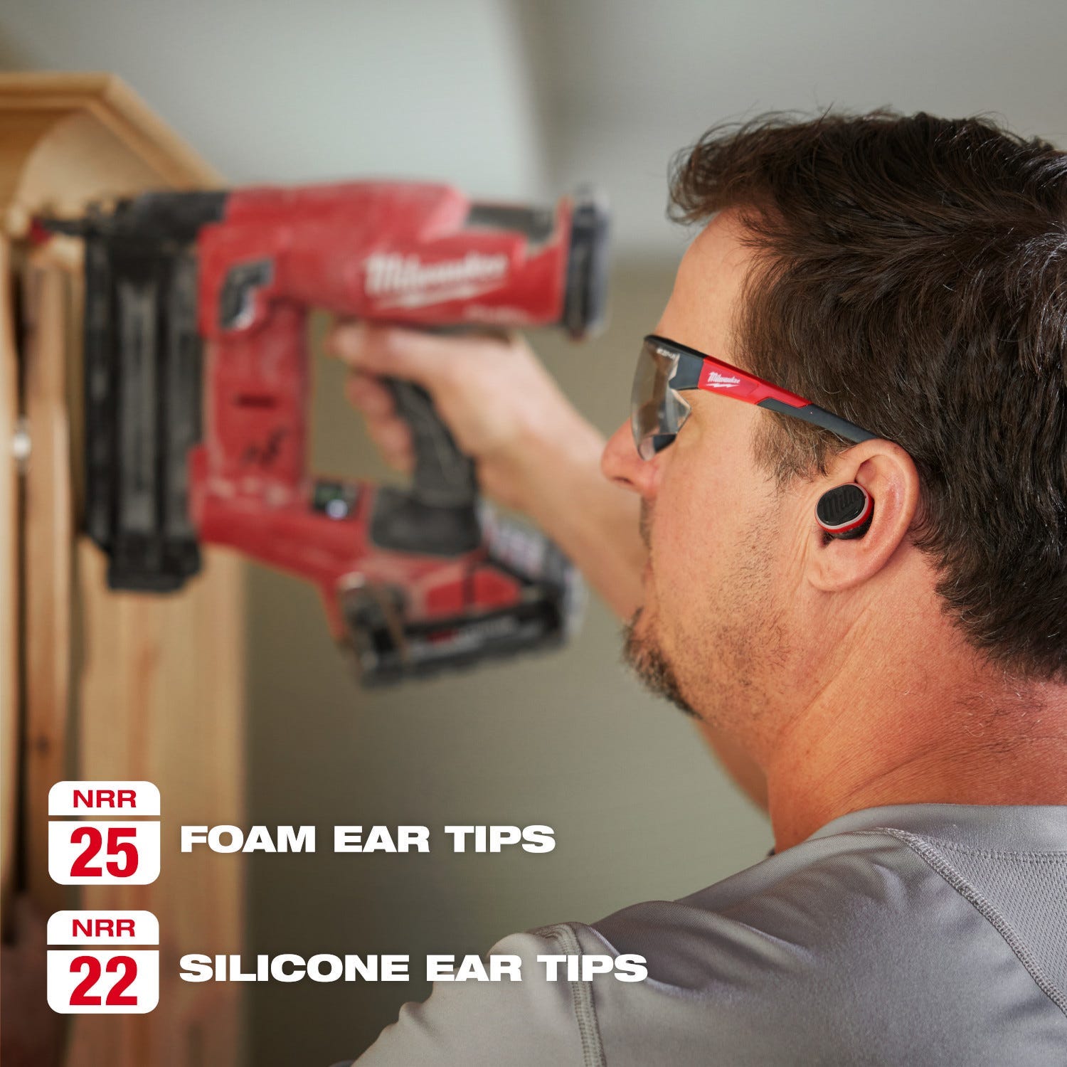 Milwaukee REDLITHIUM USB Bluetooth Jobsite Ear Buds with REDLITHIUM USB 400-Lumen Neck Light
