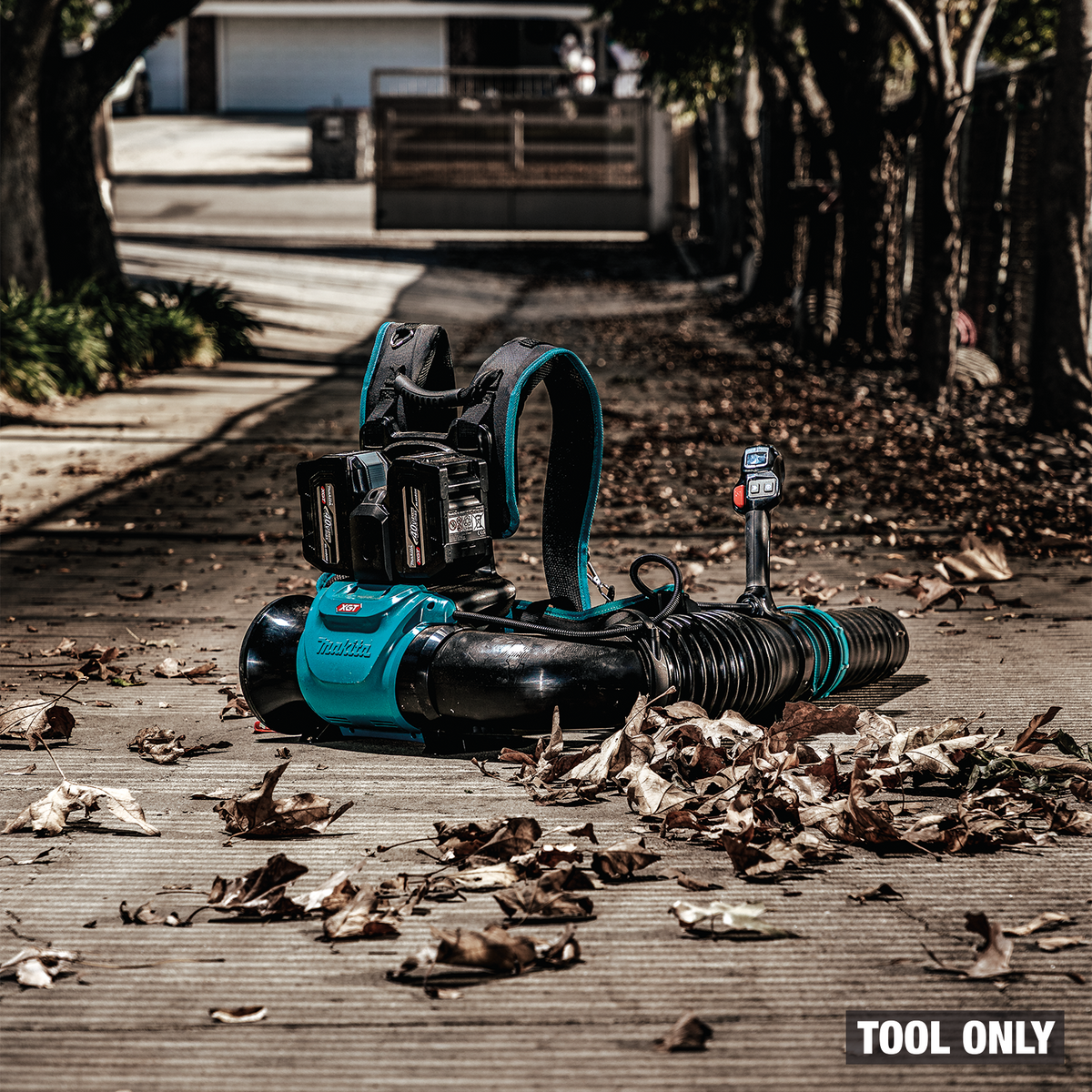 Makita 40V max XGT Brushless Backpack Blower (GBU04Z) - on the job site 19