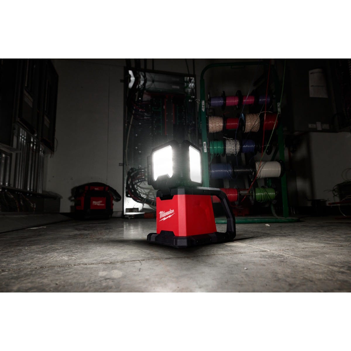 Milwaukee 2368-20 M18 ROVER Dual Power 4500-Lumen Triple-Panel Flood & Area Light, Tool Only