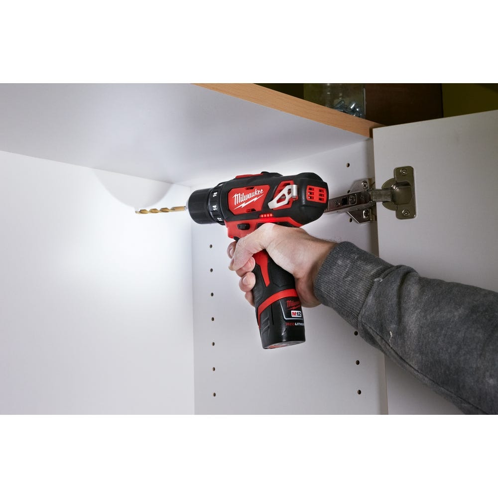 Milwaukee 2407-22 M12 3/8-Inch Drill/Driver 1.5AH Kit