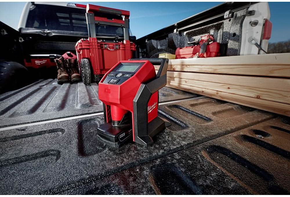 Milwaukee M12 Compact Tire Inflator with M12 XC 4.0Ah Battery and Charger Starter Kit