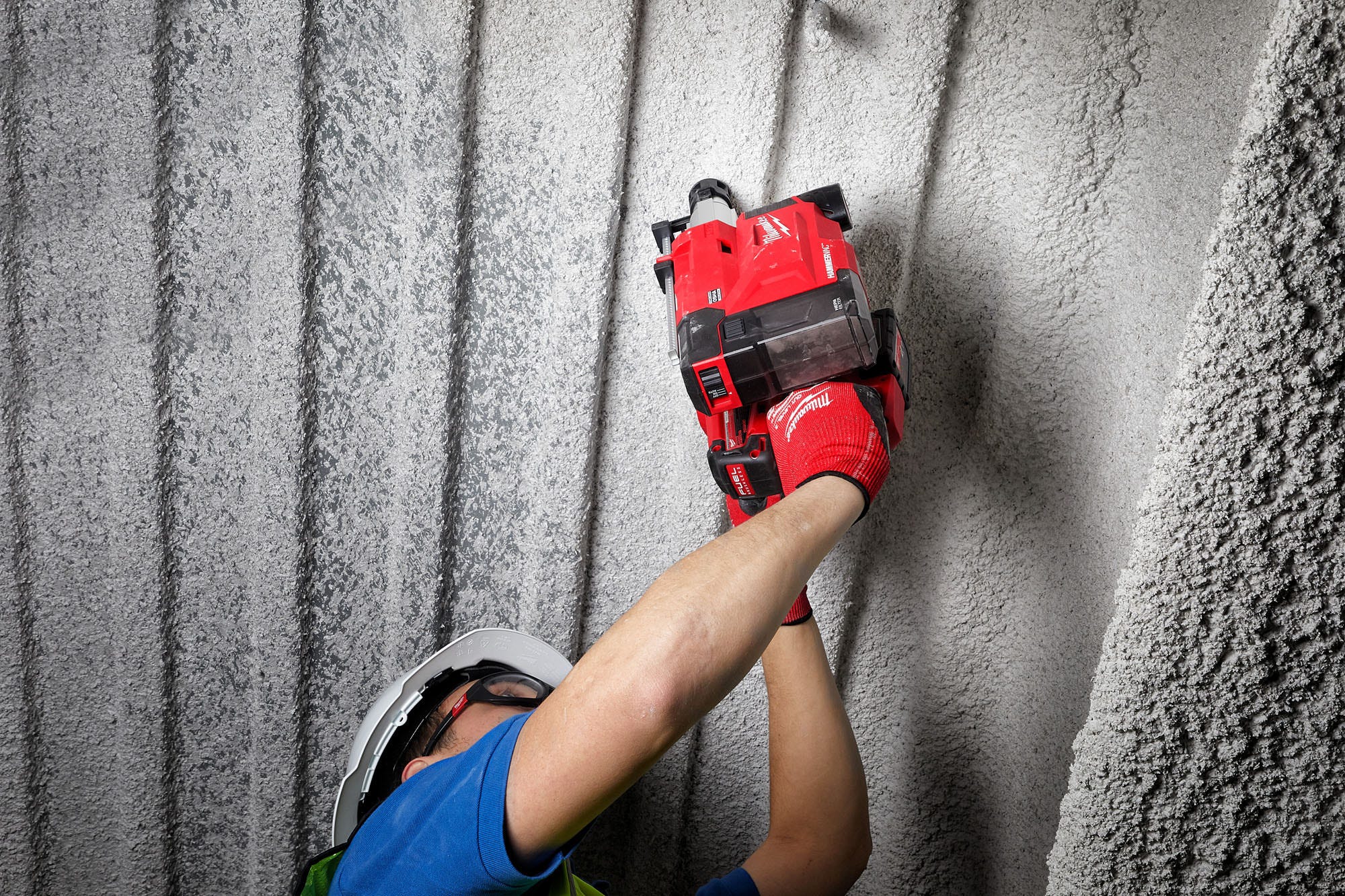 Milwaukee 2509-22 M12 HAMMERVAC Universal Dust Extractor 2.0Ah Kit