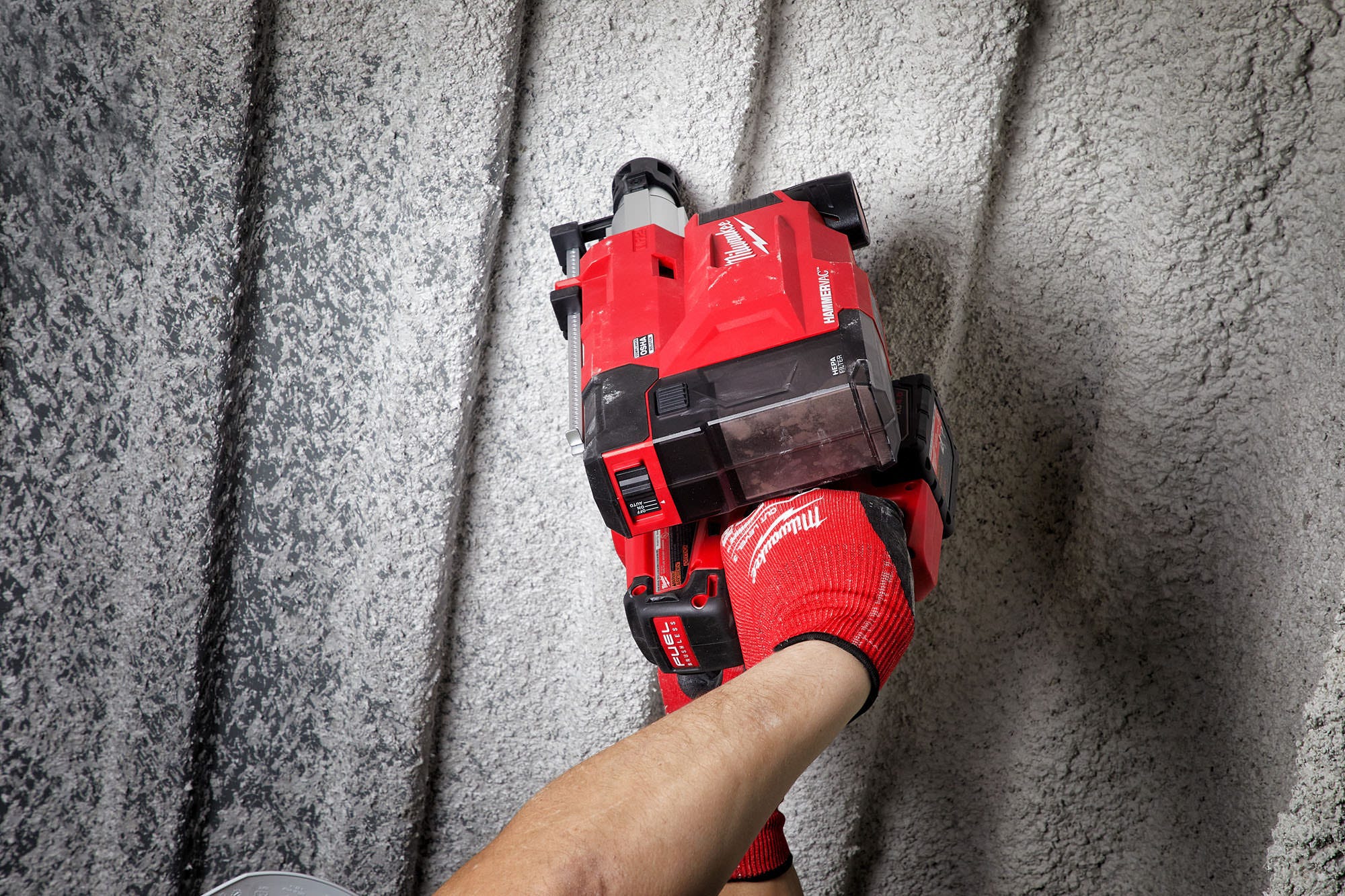 Milwaukee 2509-22 M12 HAMMERVAC Universal Dust Extractor 2.0Ah Kit