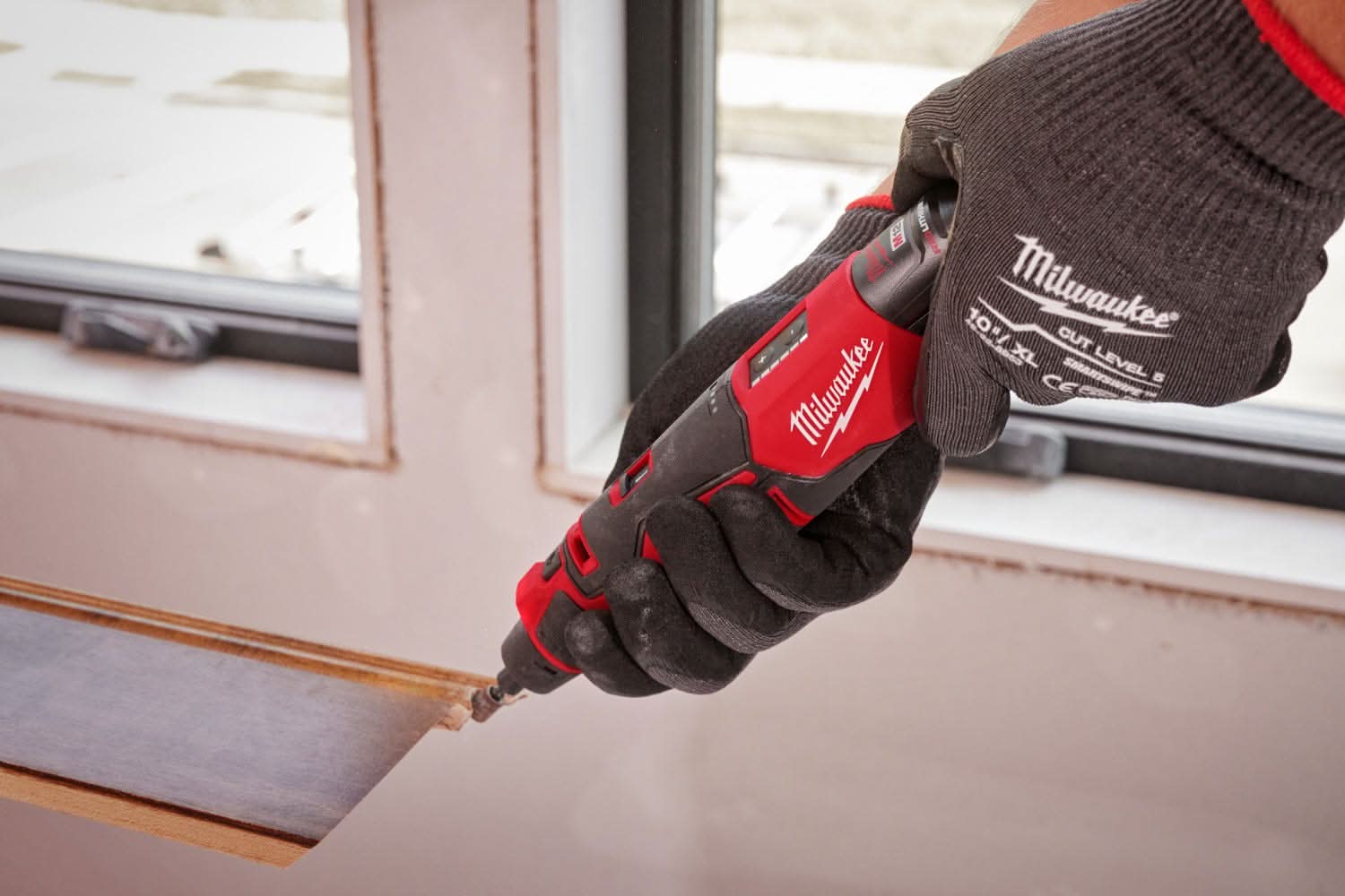 Milwaukee M12 Brushless Rotary Tool with XC 4.0Ah Battery and Charger Starter Kit