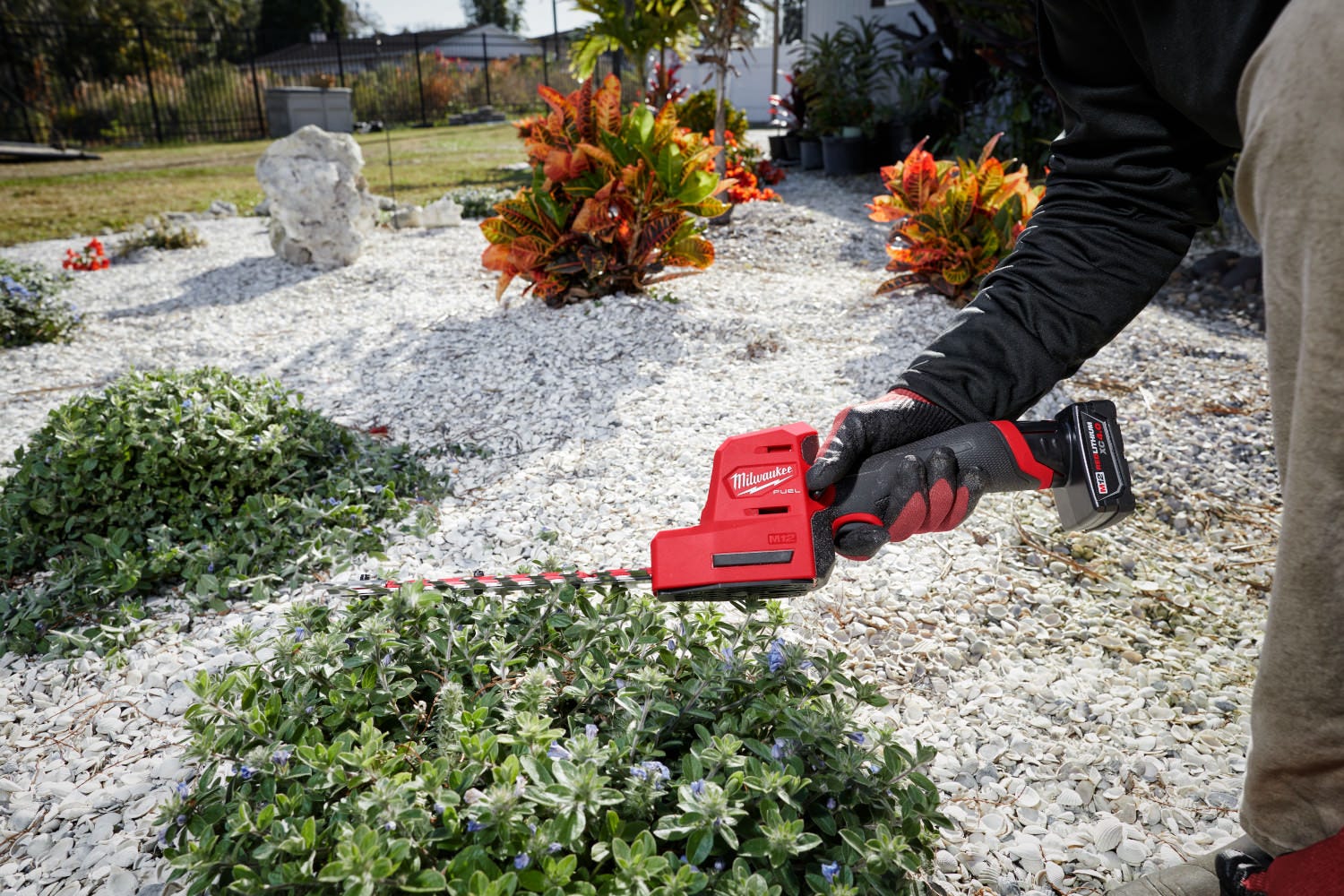 Milwaukee 2533-20 M12 FUEL 8" Hedge Trimmer, Tool Only