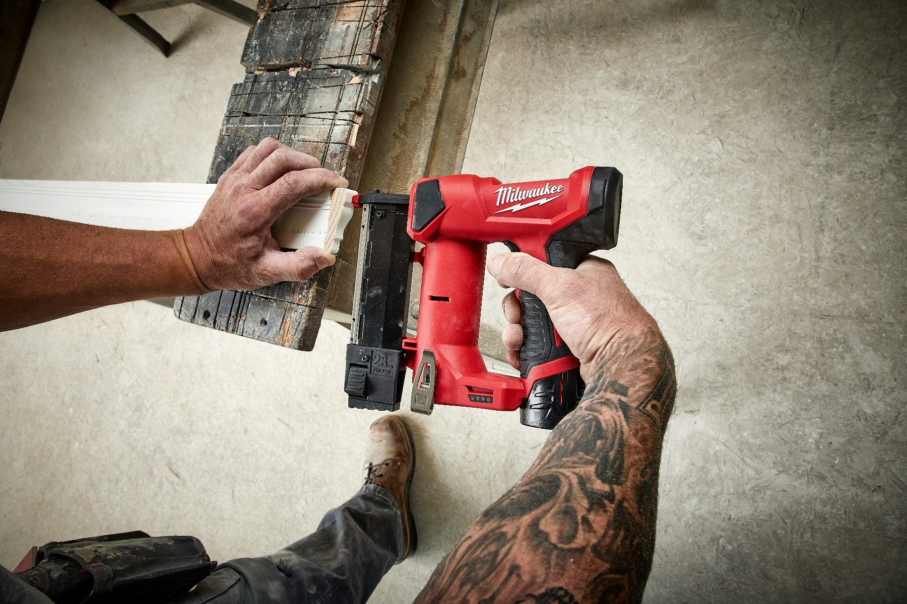 Milwaukee 2540-20 M12 Cordless 23-Gauge Pin Nailer 6.0Ah Kit