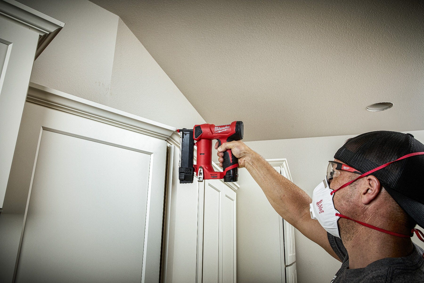 Milwaukee 2540-20 M12 Cordless 23-Gauge Pin Nailer 6.0Ah Kit