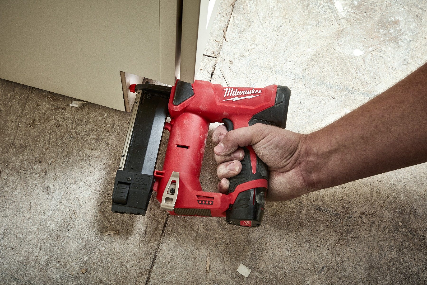 Milwaukee 2540-20 M12 Cordless 23-Gauge Pin Nailer 6.0Ah Kit