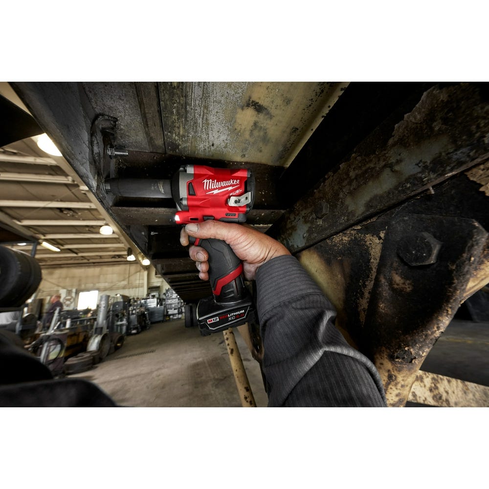 Milwaukee 2555-22 M12 FUEL Stubby 1/2-Inch Ring Impact Wrench 4.0Ah/2Ah Kit