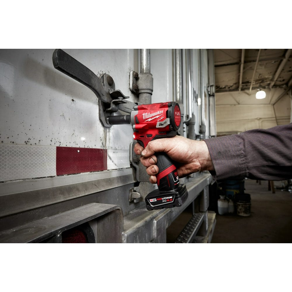 Milwaukee 2555-22 M12 FUEL Stubby 1/2-Inch Ring Impact Wrench 4.0Ah/2Ah Kit