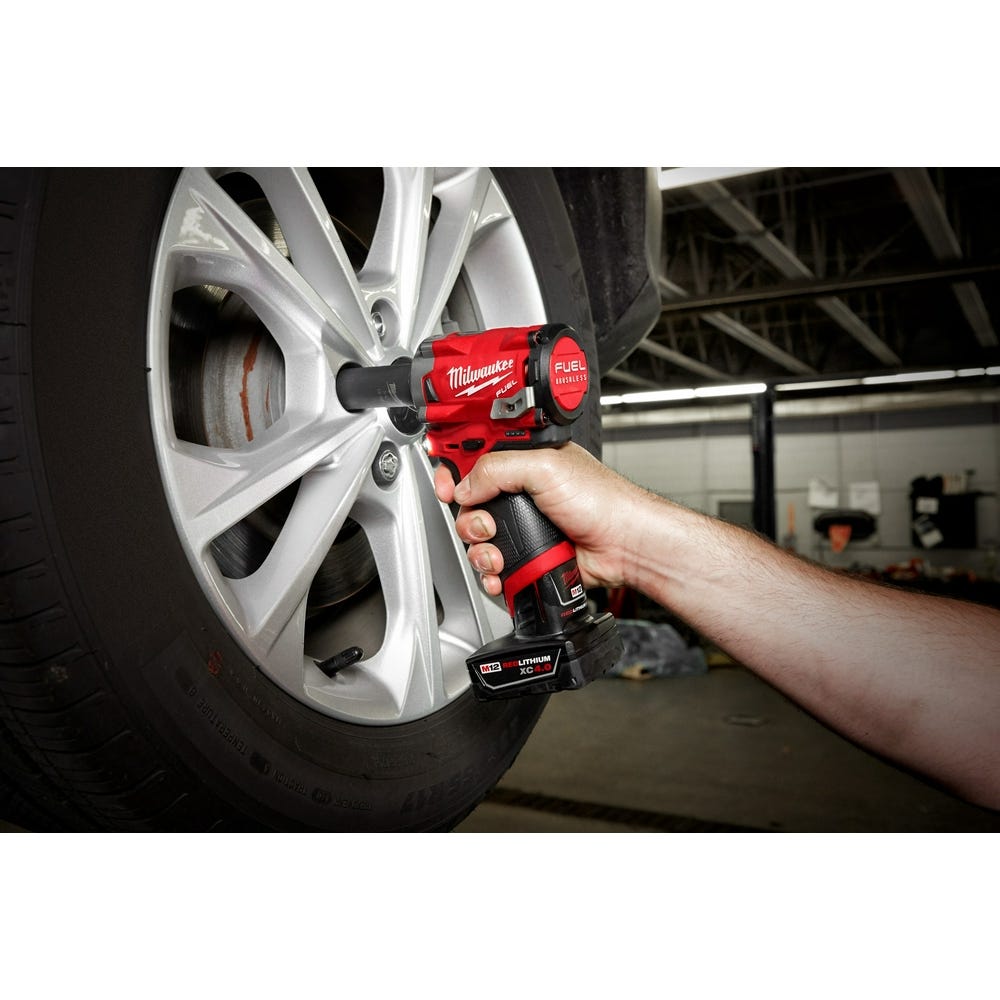 Milwaukee 2555-22 M12 FUEL Stubby 1/2-Inch Ring Impact Wrench 4.0Ah/2Ah Kit