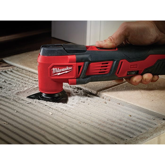 Milwaukee 2626-21 M18 Cordless LITHIUM-ION Multi-Tool 1.5Ah Kit