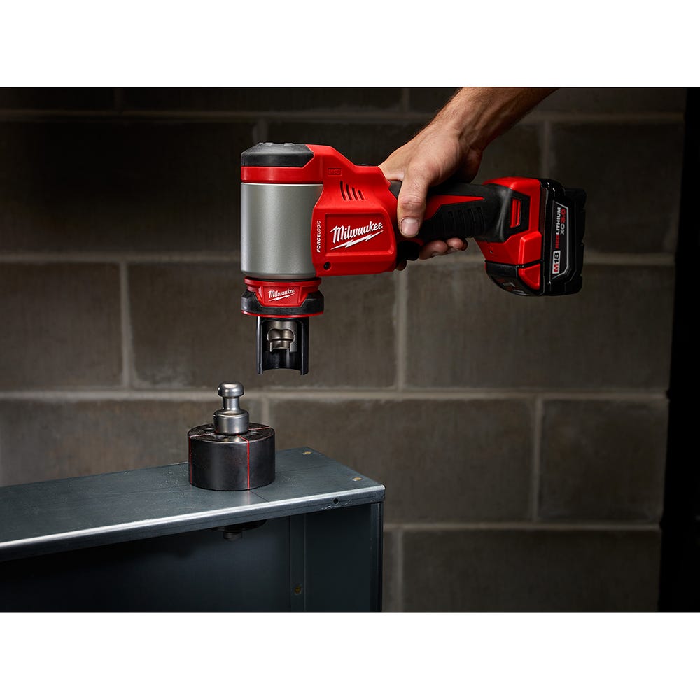 Milwaukee 2676-22 Force Logic M18 10-Ton Knockout Tool 1/2" to 2" Kit