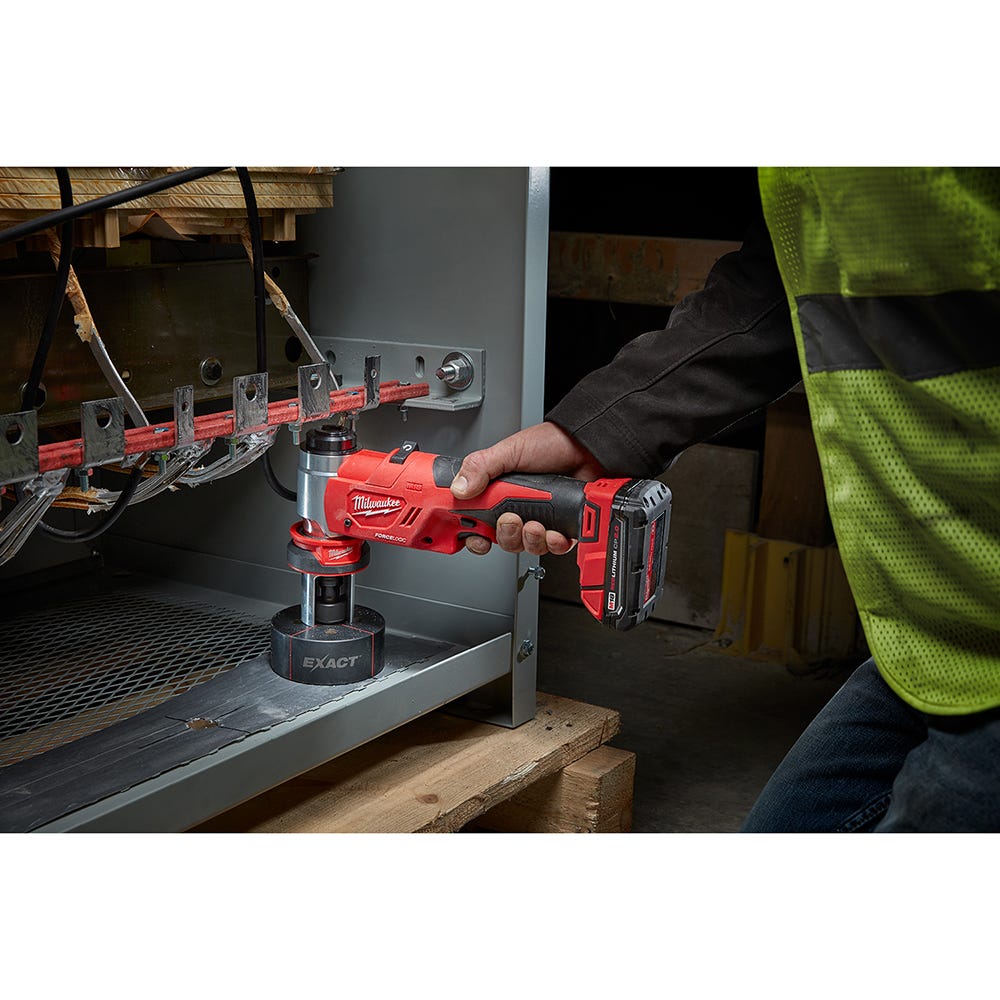 Milwaukee 2677-23 M18 Forcelogic 6T Knockout Tool 1/2" - 4" Kit