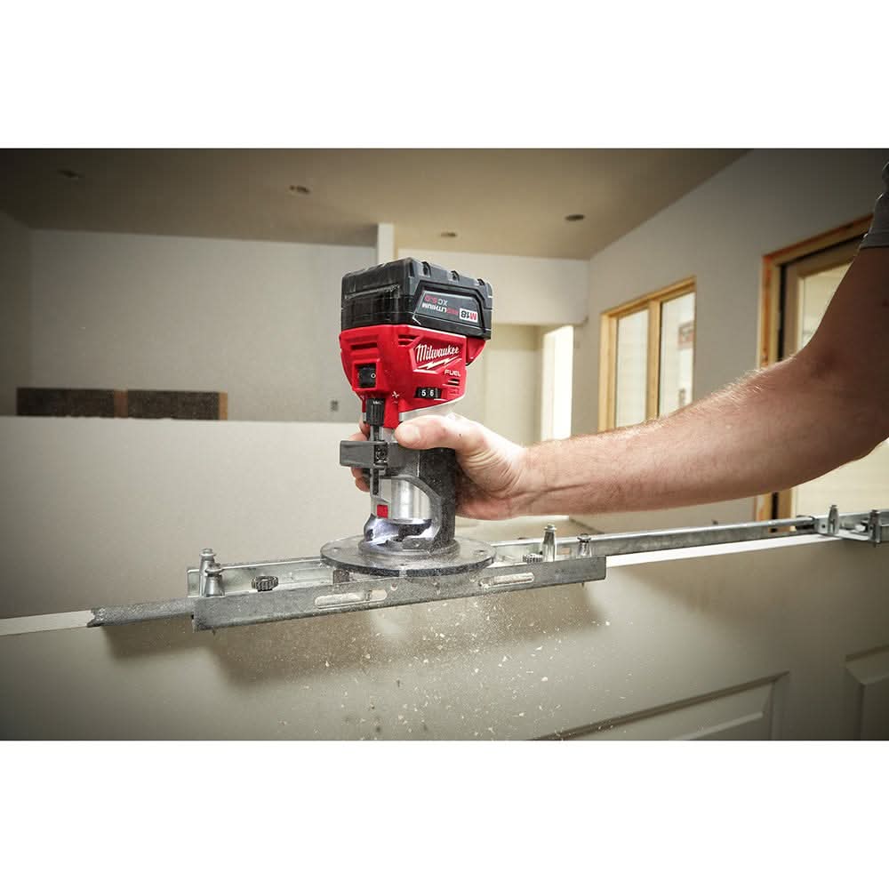 Milwaukee M18 FUEL Brushless Compact Router with M18 REDLITHIUM HIGH OUTPUT XC 6.0Ah Battery 2-Pack