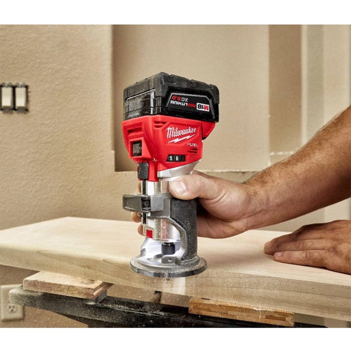 Milwaukee 2723-20 M18 FUEL Brushless Compact Router and Cordless 5-Inch Random Orbit Sander Kit
