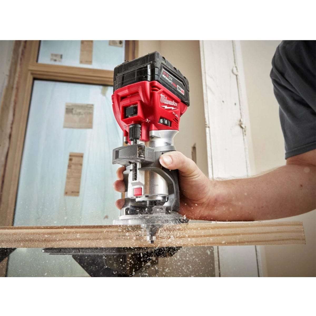 Milwaukee 2723-20 M18 FUEL Brushless Compact Router and Compact Router Offset Base, Tool Only Kit