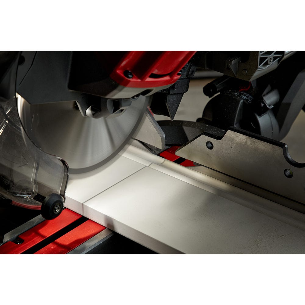 Milwaukee 2733-21 M18 FUEL 7-1/4 Dual Bevel Sliding Compound Miter Saw 5.0Ah Kit