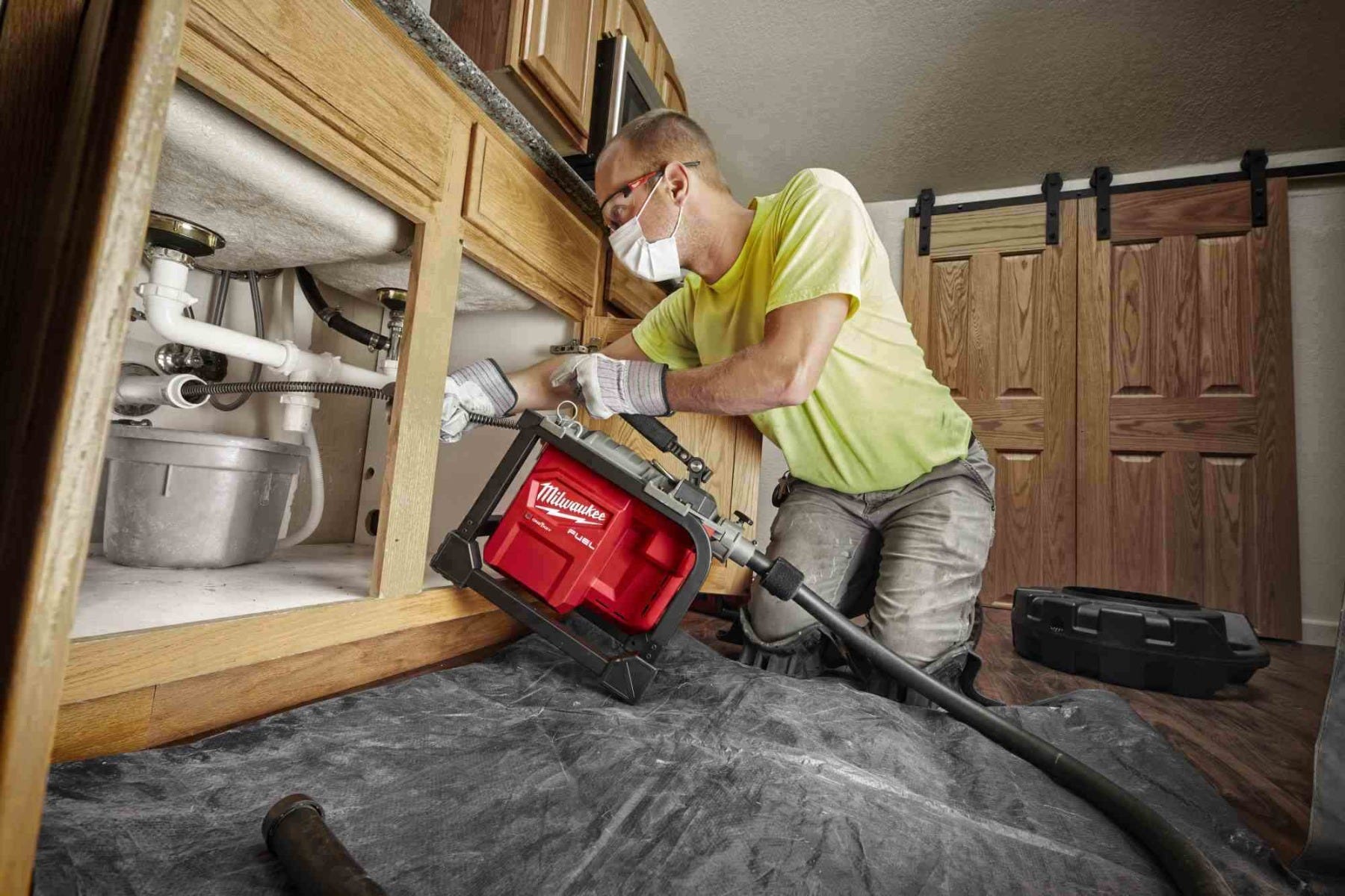 Milwaukee 2818A-21 M18 FUEL Sectional Machine 7/8-Inch 12.0Ah Kit