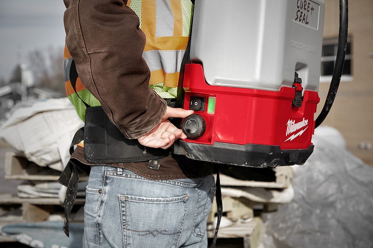 Milwaukee 2820-21CS M18 SWITCH TANK 4-Gallon Backpack Concrete Sprayer 3.0Ah Kit