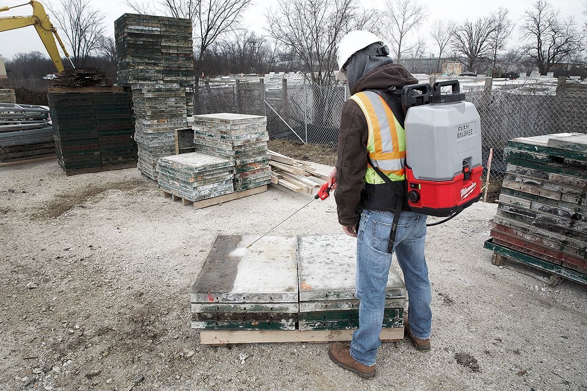 Milwaukee 2820-21CS M18 SWITCH TANK 4-Gallon Backpack Concrete Sprayer 3.0Ah Kit