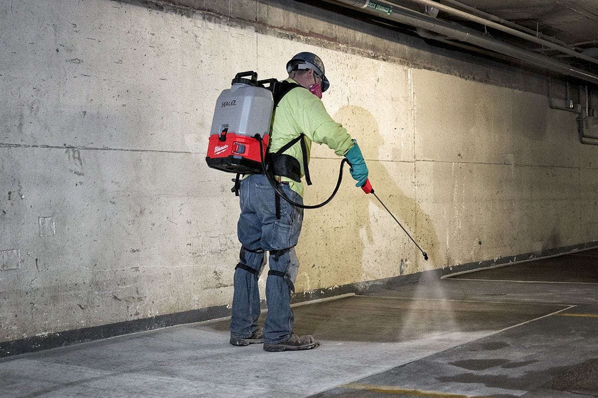 Milwaukee 2820-21CS M18 SWITCH TANK 4-Gallon Backpack Concrete Sprayer 3.0Ah Kit