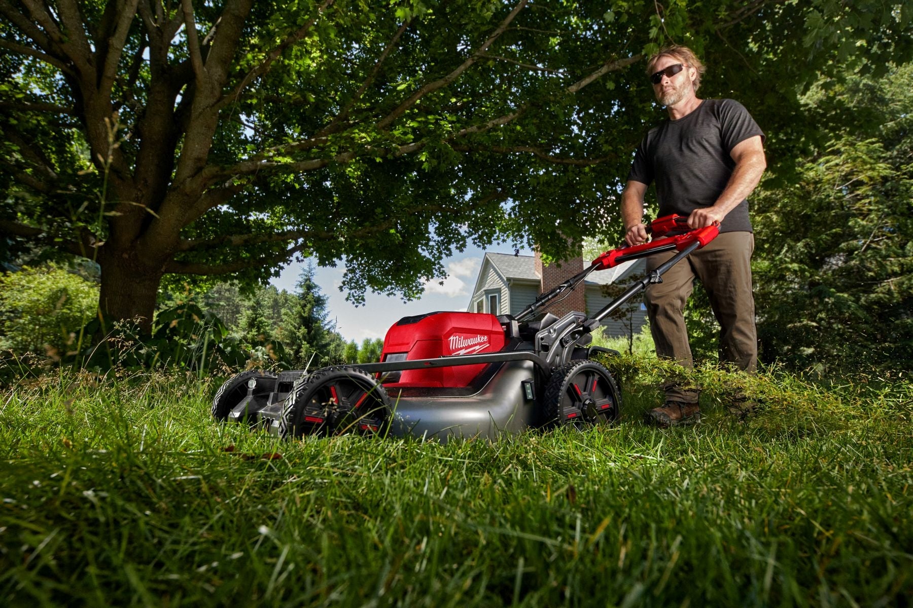 Milwaukee 2823-22HD M18 FUEL 21" Self-Propelled Dual Battery Mower with Cover + 2 M18 REDLITHIUM HIGH OUTPUT HD12.0 Battery Packs