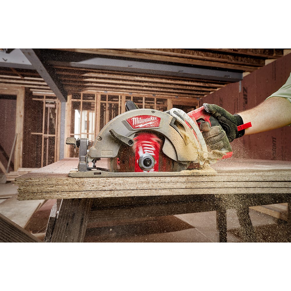 Milwaukee 2830-20 M18 FUEL Brushless Rear Handle 7-1/4" Circular Saw, Tool Only